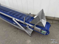Conveyor  Franz Nahrungsmittelmaschinen elevator  Stijle opvoerband met schakelband  30 cm breed