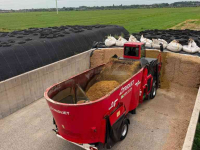 Self-propelled feed mixer Trioliet Trioliet Triotrac 2 L2000 Zelfrijdende voermengwagen midejo