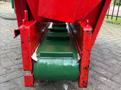 Sawdust spreader for boxes Mehrtens EG1200BL Boxenstrooier