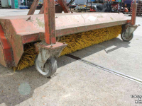 Sweeper Hekamp VM205 hydraulische veegmachine rolbezem met aangebouwde rubberschuif