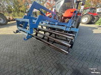 Cultivator  Vaste tand cultivator met kooirol en hefinrichting