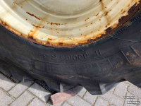 Wheels, Tyres, Rims & Dual spacers Michelin Set CEREXBIB 800/65R32 op velg  aansluitmaat 280/335/10gaats