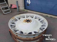 Wheels, Tyres, Rims & Dual spacers New Holland verschillende soorten velgen
