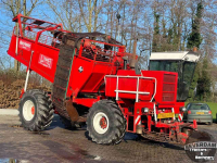 Sugar beet harvester Gilles Beet Master 2000