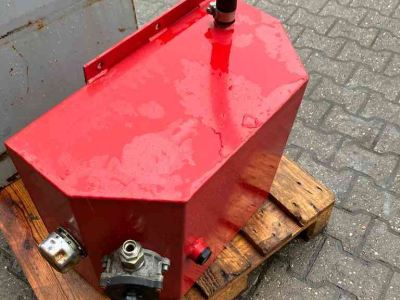 Diverse used spare-parts  Olietanks diversen