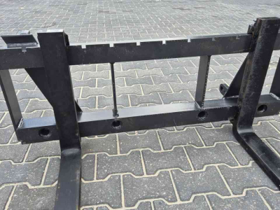 Front-end loader  Palletvork vorkenbord lepelbord met euro aansluiting Balenprikker.