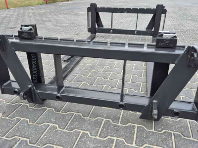 Front-end loader  Palletvork vorkenbord lepelbord met euro aansluiting Balenprikker.