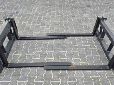 Front-end loader  Palletvork vorkenbord lepelbord met euro aansluiting Balenprikker.