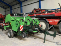 Potato planter Miedema CP42 bekerpootmachine  | getrokken | aanaardkap | dewulf