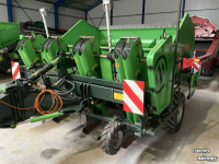 Potato planter Miedema CP42 bekerpootmachine  | getrokken | aanaardkap | dewulf