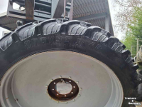 Wheels, Tyres, Rims & Dual spacers BKT 230/95R32 & 270/95R48