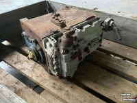 Diverse used spare-parts  ZF ZF S5 - 35/2 versnellingsbak voor wormpomp