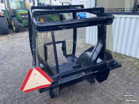 Used parts for tractors Case-IH kaal cabine frame van een 856XL