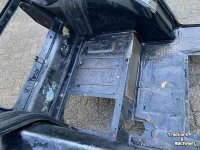Used parts for tractors Case-IH kaal cabine frame van een 856XL