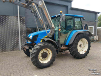 Tractor New Holland T5050 met voorlader