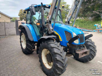 Tractor New Holland T5050 met voorlader