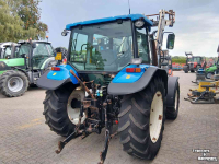 Tractor New Holland T5050 met voorlader