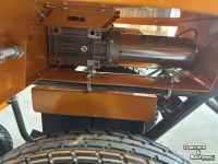 Sawdust spreader for boxes Flingk SE 250 instrooier 3e wiel en gr w