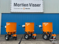 Sawdust spreader for boxes Flingk SE 250 instrooier 3e wiel en gr w