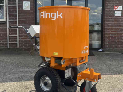 Sawdust spreader for boxes Flingk SE250