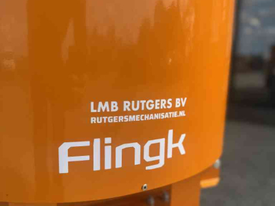 Sawdust spreader for boxes Flingk SE250