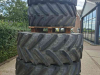 Wheels, Tyres, Rims & Dual spacers BKT 650/65R38 540/65R28 op Valtra velgen