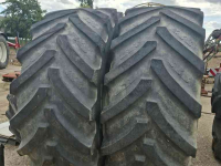 Wheels, Tyres, Rims & Dual spacers BKT 650/65R38 540/65R28 op Valtra velgen