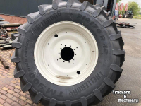 Wheels, Tyres, Rims & Dual spacers Trelleborg Trelleborg - 710/70R42 TM900 op wiel Valtra Q-serie
