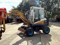 Mini-Excavator Komatsu PW 30 Bandenkraan