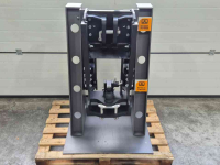 Other tractors and accessories  Rockinger trekhaakframe met K80 en onderbrug op statief