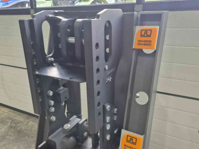 Other tractors and accessories  Rockinger trekhaakframe met K80 en onderbrug op statief