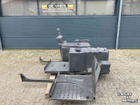 Diverse used spare-parts Claas Jaguar 494 brandstoftank compleet met onderbouw