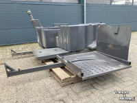 Diverse used spare-parts Claas Jaguar 494 brandstoftank compleet met onderbouw 