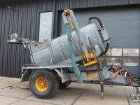 Slurry tank Peecon 5000 liter kippende giertank kiepende mesttank waterwagen zuigarm hydraulische achterwand