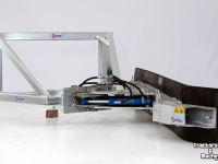 Rubber yard scraper Qmac 300 HYDR SCHUIN+HOEK MATBRO PIN CON