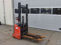 Electrical pallettruck Linde L12i palletstapelaar palletheffer palletwagen defect