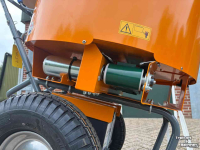 Sawdust spreader for boxes Flingk SE 250