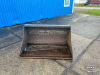 Loading buckets  Grondbak met compacttoolcarrier JCB