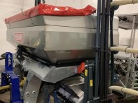 Fertilizer spreader Fissore Tot maximaal 21 meter 16 uitgangen pneumatische kunstmeststrooier