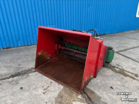 Sawdust spreader for boxes  Instrooibak