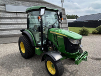 Small-track Tractor John Deere 4066R