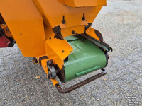 Sawdust spreader for boxes Flingk ZX 1500 instrooibak euro aansluiting boxenstrooier