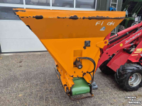 Sawdust spreader for boxes Flingk ZX 1500 instrooibak euro aansluiting boxenstrooier
