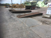 Other earthmoving and heavy equipment and accessories  Oprijbok 3.5m lang 35 cm hoog