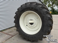 Wheels, Tyres, Rims & Dual spacers Trelleborg Set Trelleborg TM-800 banden 650/65R42 op vaste velg