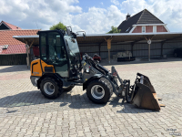 Wheelloader Giant G2500 HD X-TRA. Bak en Lepels, Vol cabine, 208 uur.