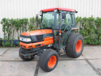 Horticultural Tractors Kubota L3300 tuinbouwtrekker smalspoortrekker tractor met cabine en gazonbanden