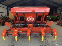 Potato planter Miedema CP42 bekerpootmachine| aanaardkap | Erosionstop | dewulf
