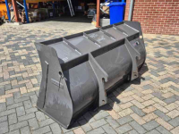 Loading buckets Volvo 190