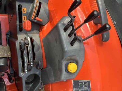 Tractor Kubota M7060 hydraulic shuttle
